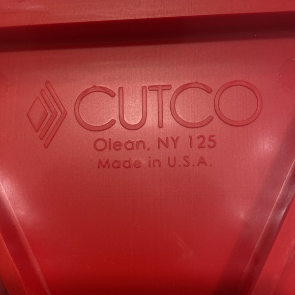 CUTCO RED NEW MEDIUM CUTTING BOARD - Picture 3 of 3